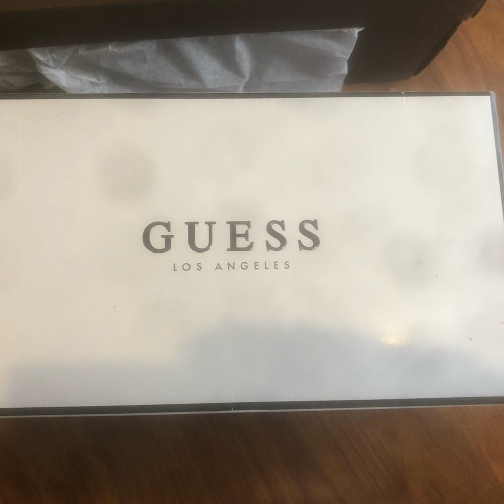 Guess women’s sechi Sandler’s size 10M❤️❤️❤️